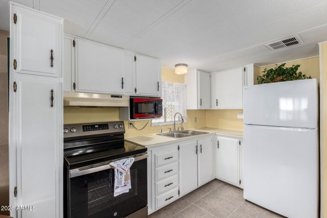 44 S HAWES Road B26, Mesa, AZ 85208