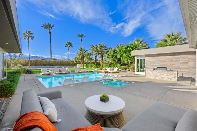 51165 Evangeline Way, La Quinta, CA 92253