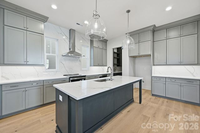 7245 Westrow Avenue, Charlotte, NC 28278