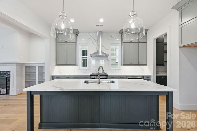 7245 Westrow Avenue, Charlotte, NC 28278