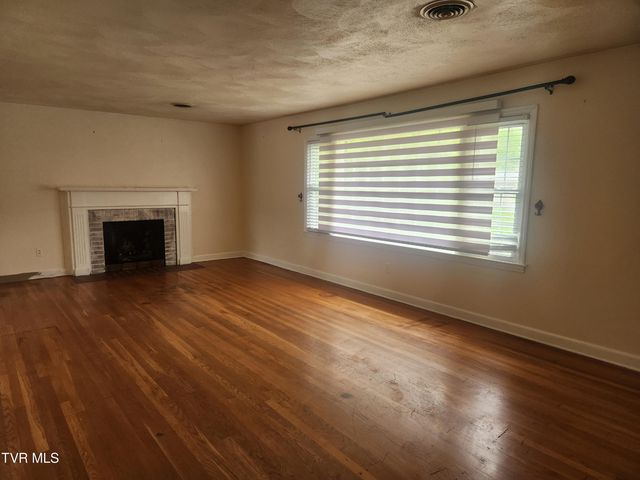 321 Valley Drive, Bristol, VA 24201