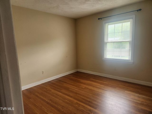 321 Valley Drive, Bristol, VA 24201