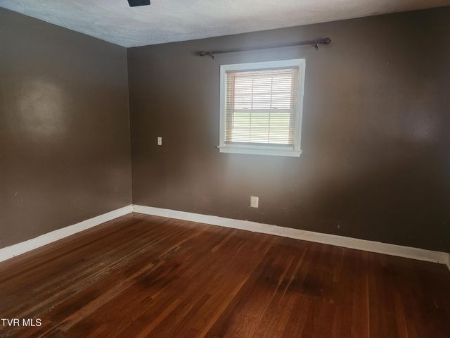 321 Valley Drive, Bristol, VA 24201