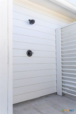 725 Private Road 1581, Hallettsville, TX 77964