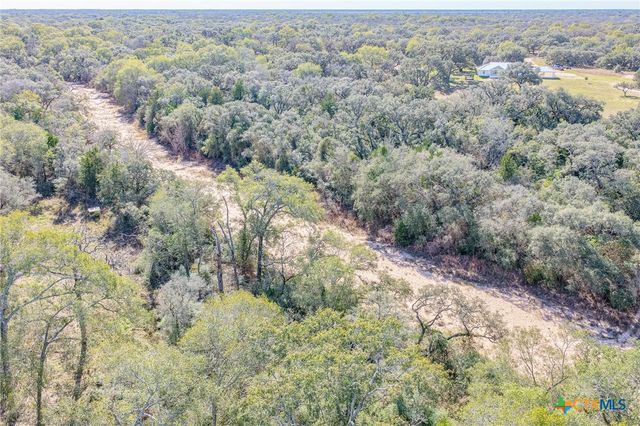 725 Private Road 1581, Hallettsville, TX 77964