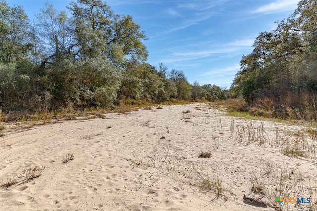 725 Private Road 1581, Hallettsville, TX 77964