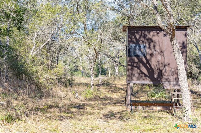 725 Private Road 1581, Hallettsville, TX 77964