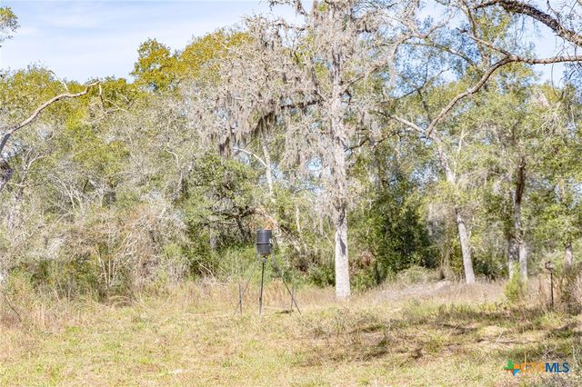 725 Private Road 1581, Hallettsville, TX 77964