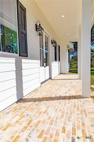 725 Private Road 1581, Hallettsville, TX 77964