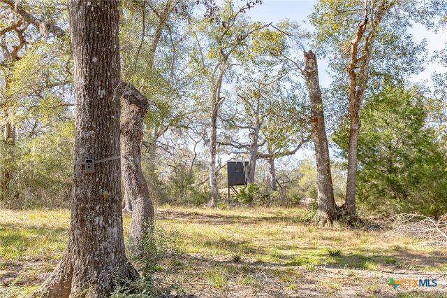 725 Private Road 1581, Hallettsville, TX 77964