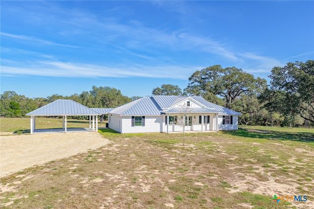 725 Private Road 1581, Hallettsville, TX 77964