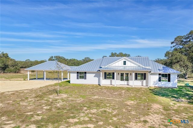 725 Private Road 1581, Hallettsville, TX 77964