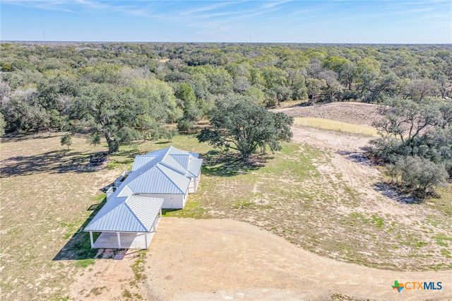 725 Private Road 1581, Hallettsville, TX 77964