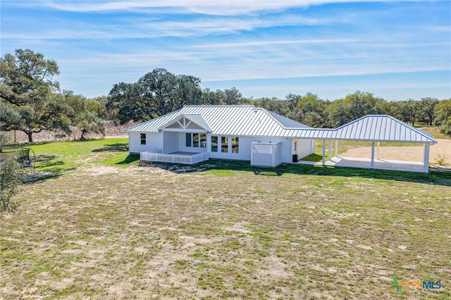 725 Private Road 1581, Hallettsville, TX 77964