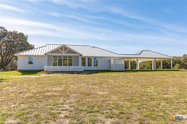725 Private Road 1581, Hallettsville, TX 77964