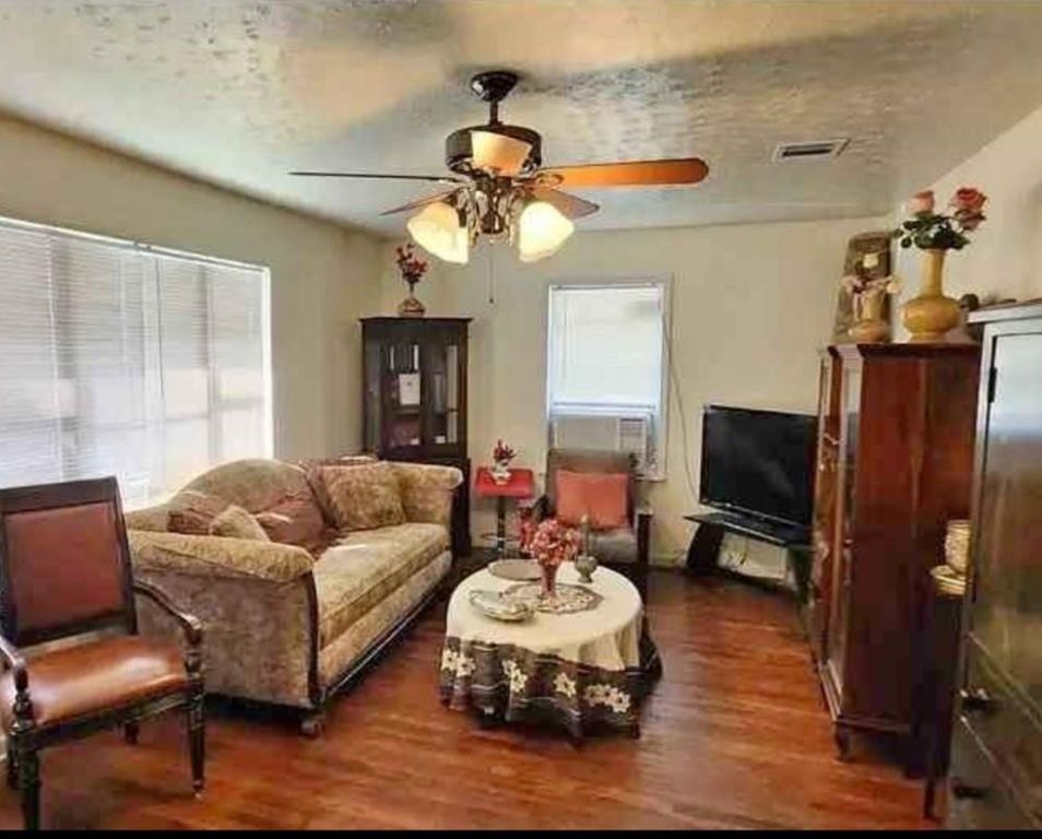 13501 Joliet Street, Houston, TX 77015