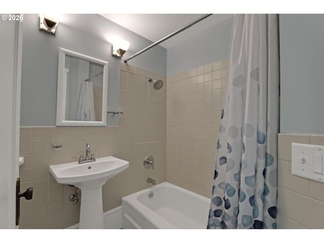 3324 Ne 21ST Ave, Portland, OR 97212
