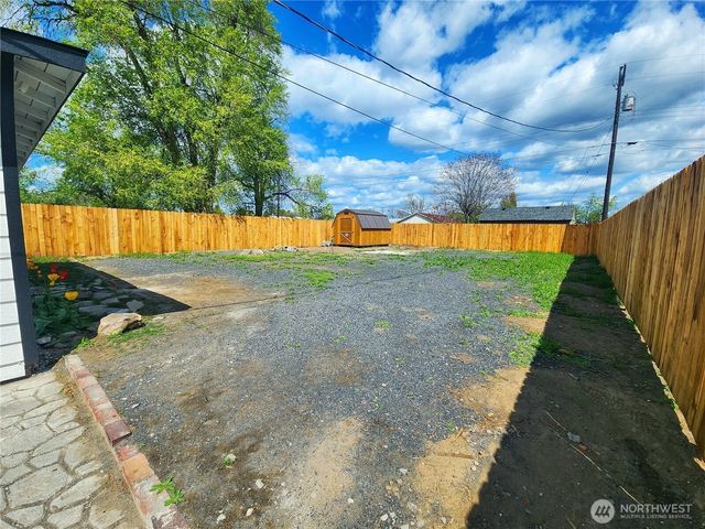 3021 W Peninsula, Moses Lake, WA 98837