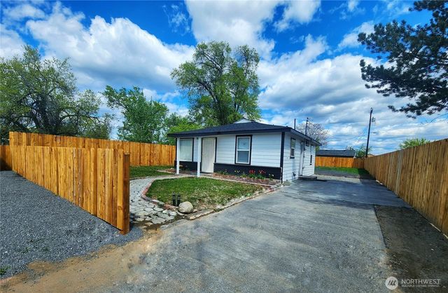 3021 W Peninsula, Moses Lake, WA 98837