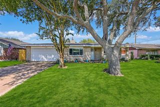 214 Tuna Avenue, Galveston, TX 77550