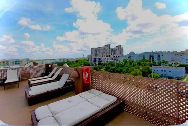533 NE 3RD Avenue 121, Fort Lauderdale, FL 33301