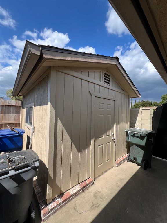 Image 12 of property listing at 1634 W Fremont Avenue, Fresno, CA 93711