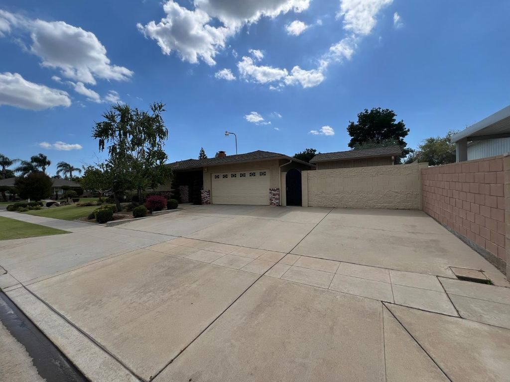 Image 14 of property listing at 1634 W Fremont Avenue, Fresno, CA 93711