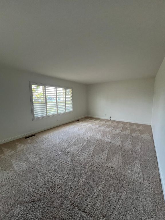 Image 3 of property listing at 1634 W Fremont Avenue, Fresno, CA 93711