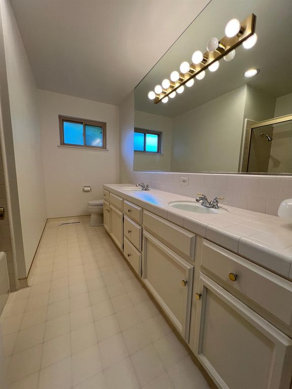 Image 9 of property listing at 1634 W Fremont Avenue, Fresno, CA 93711