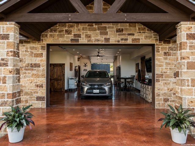 238 SABINAS CREEK RANCH RD, Boerne, TX 78006