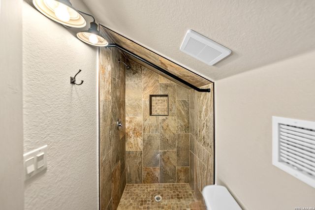 238 SABINAS CREEK RANCH RD, Boerne, TX 78006