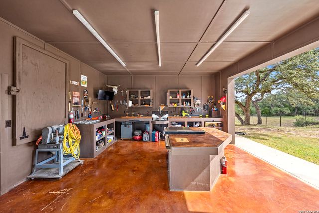 238 SABINAS CREEK RANCH RD, Boerne, TX 78006