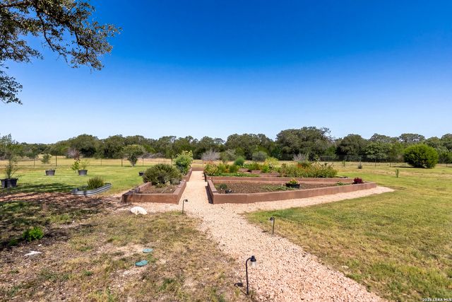 238 SABINAS CREEK RANCH RD, Boerne, TX 78006