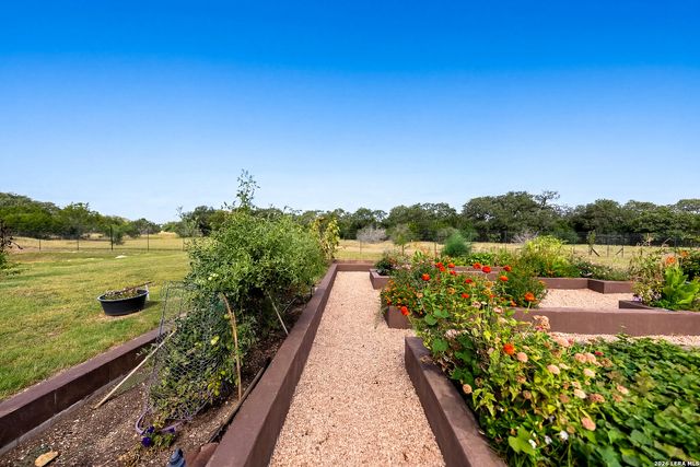 238 SABINAS CREEK RANCH RD, Boerne, TX 78006