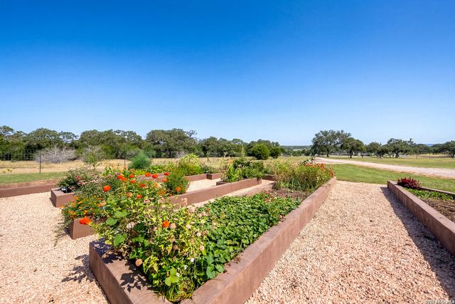 238 SABINAS CREEK RANCH RD, Boerne, TX 78006