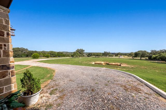 238 SABINAS CREEK RANCH RD, Boerne, TX 78006