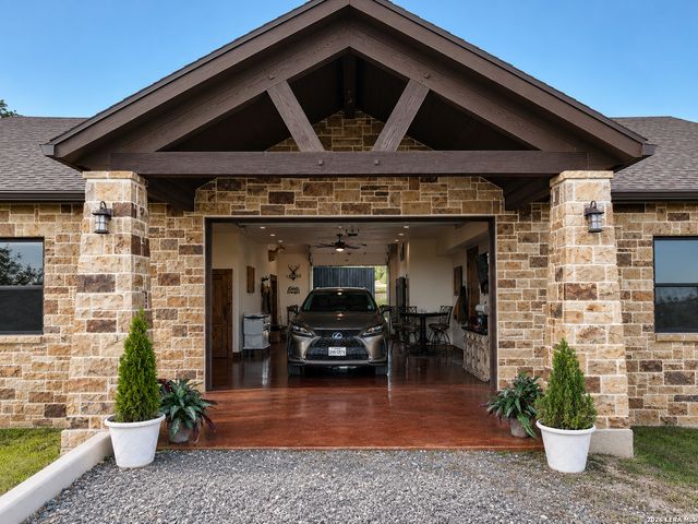 238 SABINAS CREEK RANCH RD, Boerne, TX 78006