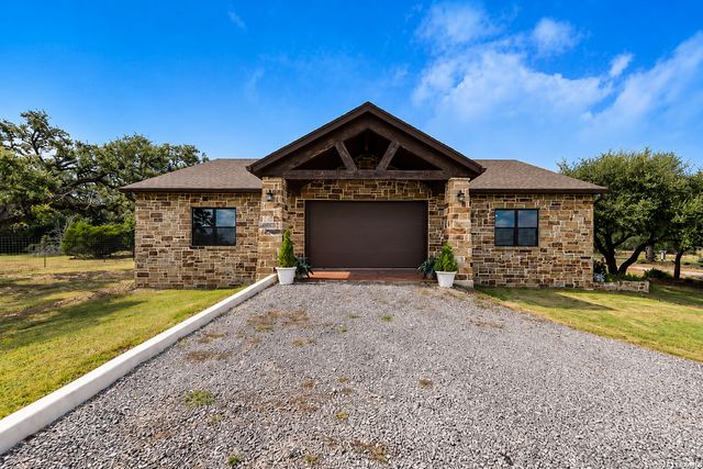 238 SABINAS CREEK RANCH RD, Boerne, TX 78006