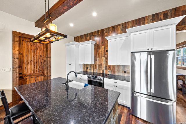 238 SABINAS CREEK RANCH RD, Boerne, TX 78006