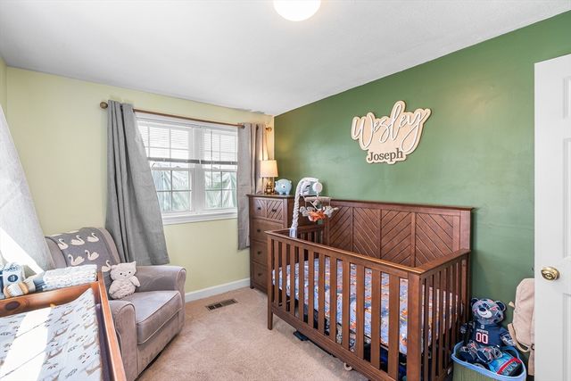 21 Dorothy Ave, Bellingham, MA 02019