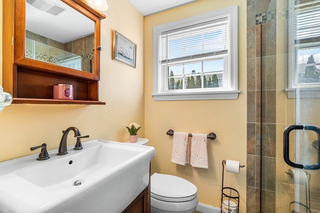 21 Dorothy Ave, Bellingham, MA 02019