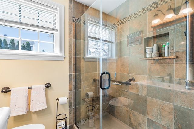 21 Dorothy Ave, Bellingham, MA 02019