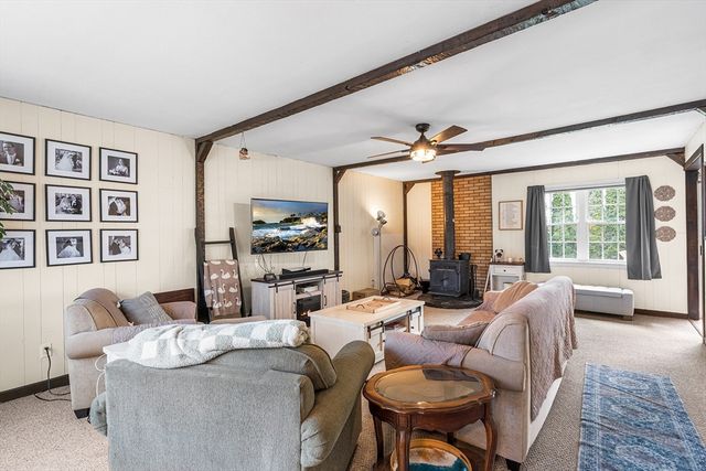 21 Dorothy Ave, Bellingham, MA 02019