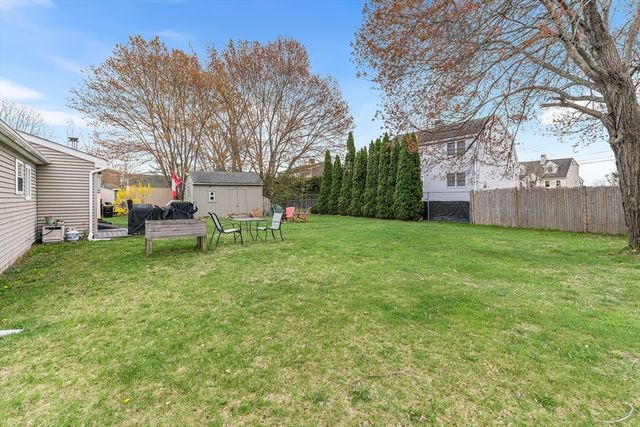 21 Dorothy Ave, Bellingham, MA 02019