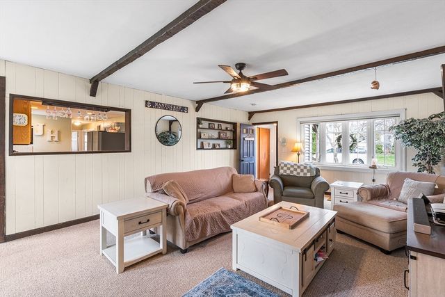 21 Dorothy Ave, Bellingham, MA 02019