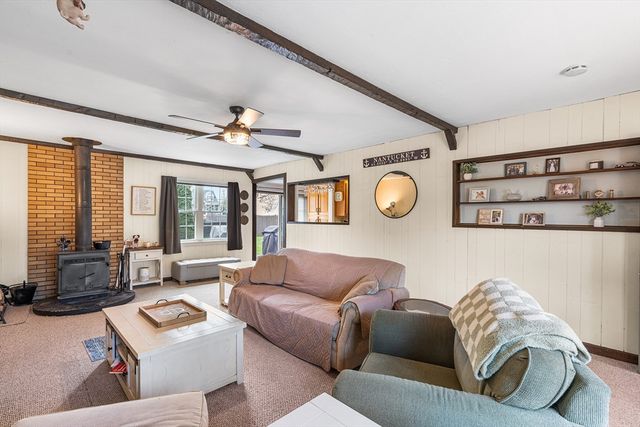 21 Dorothy Ave, Bellingham, MA 02019