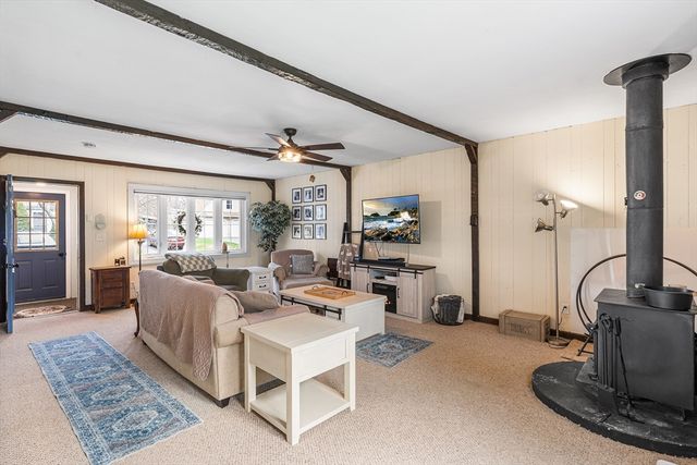 21 Dorothy Ave, Bellingham, MA 02019