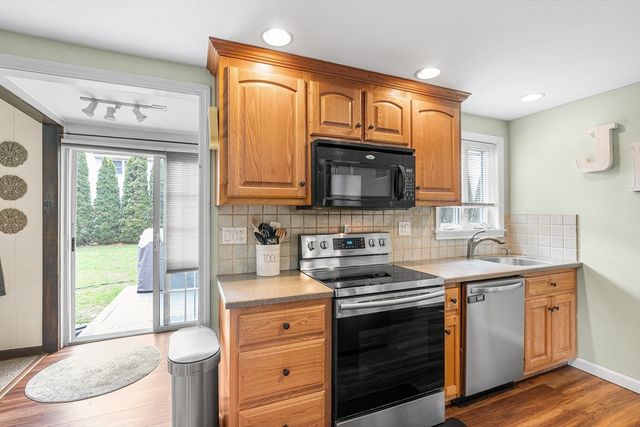 21 Dorothy Ave, Bellingham, MA 02019