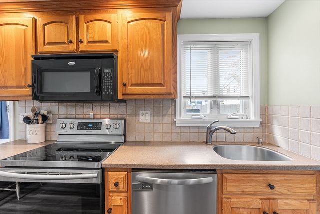 21 Dorothy Ave, Bellingham, MA 02019