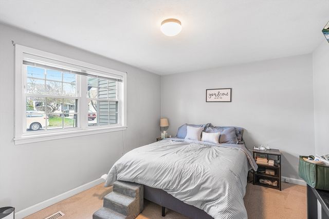 21 Dorothy Ave, Bellingham, MA 02019